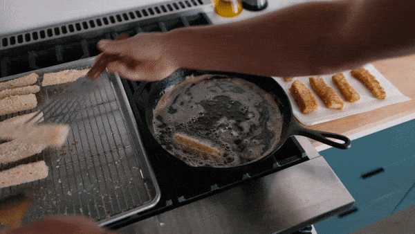 Video demonstrating how to fry fish